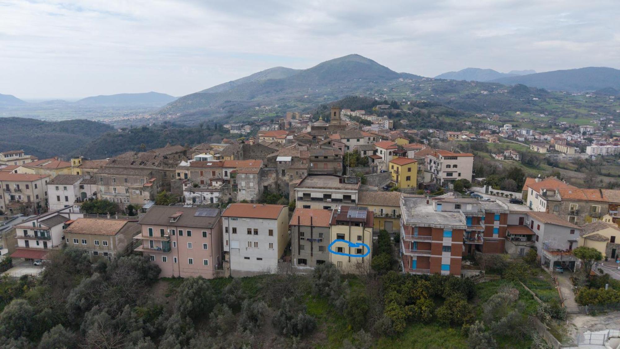 Appartamento Sotto La Torre Caiazzo Esterno foto
