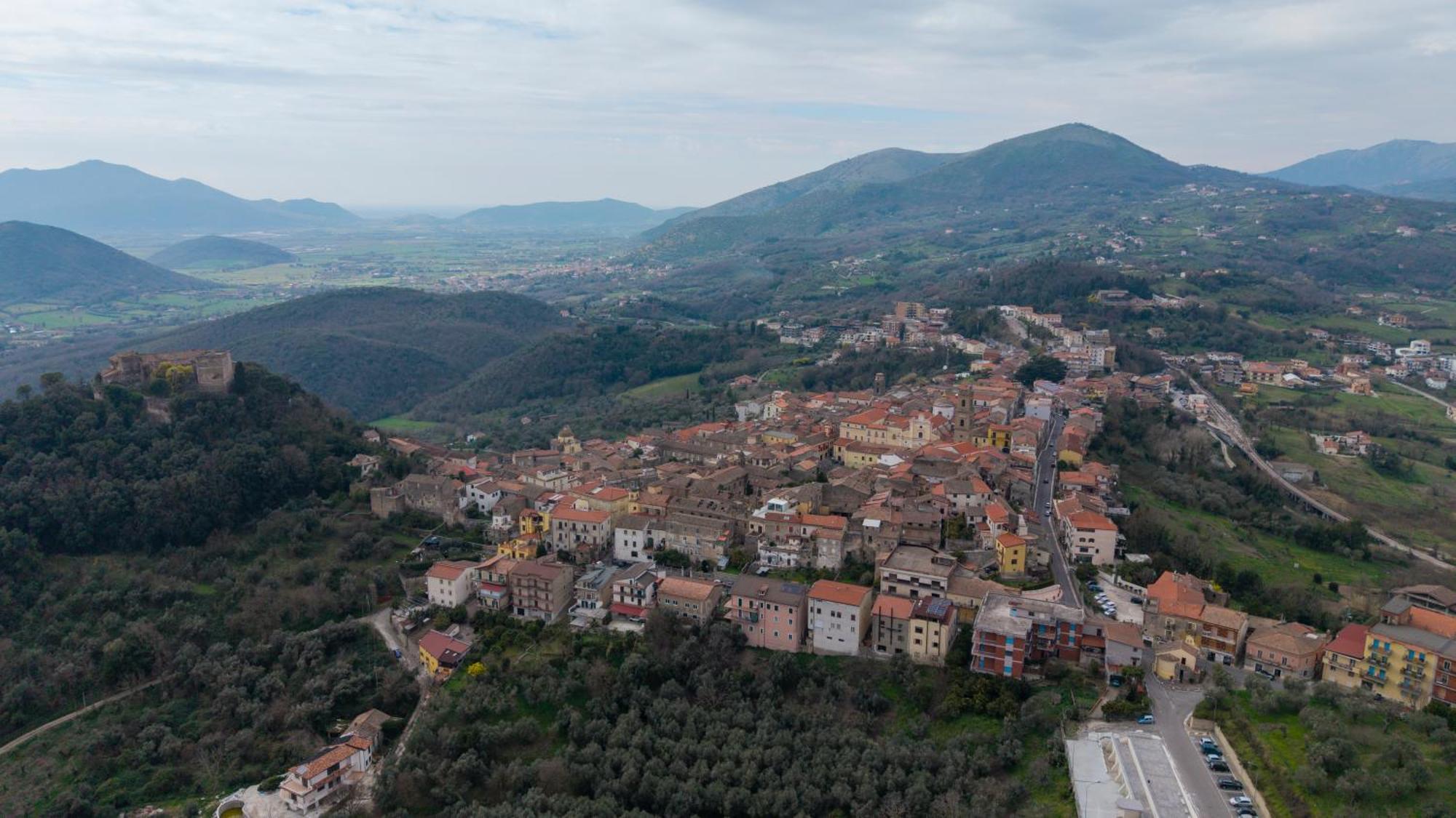 Appartamento Sotto La Torre Caiazzo Esterno foto