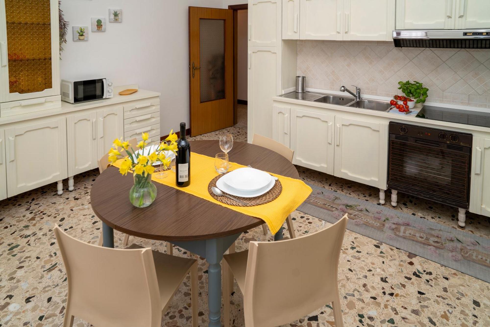 Appartamento Sotto La Torre Caiazzo Esterno foto